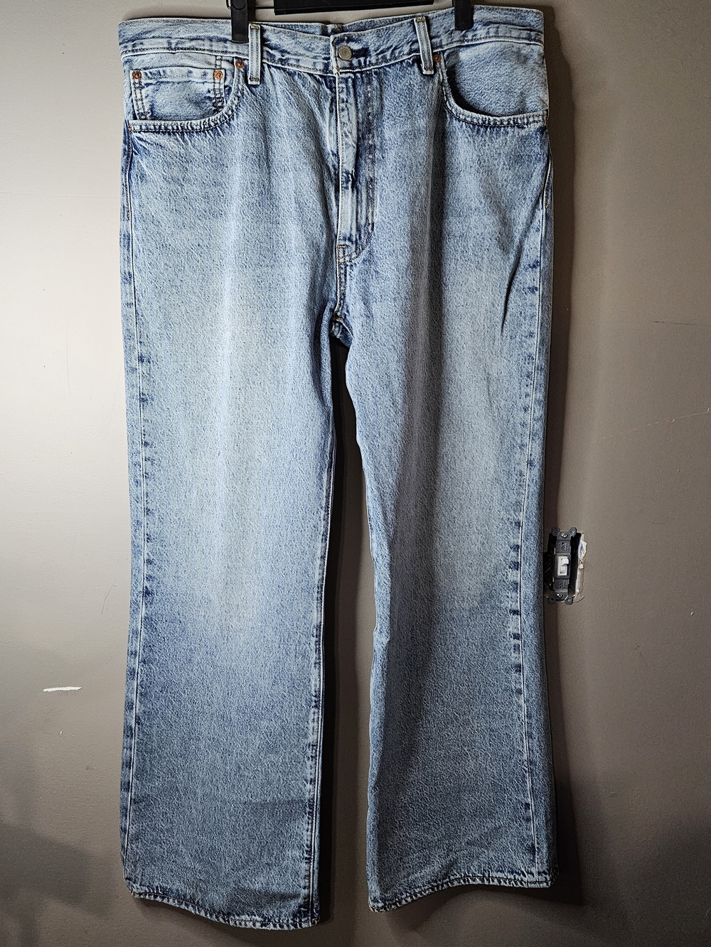 Men's Levis 567 Light Blue Straight-Leg Jeans The Zipper Is Broken